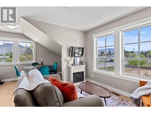 2451 Tranquille Road, Kamloops, BC - Indoor Photo Showing Living Room With Fireplace