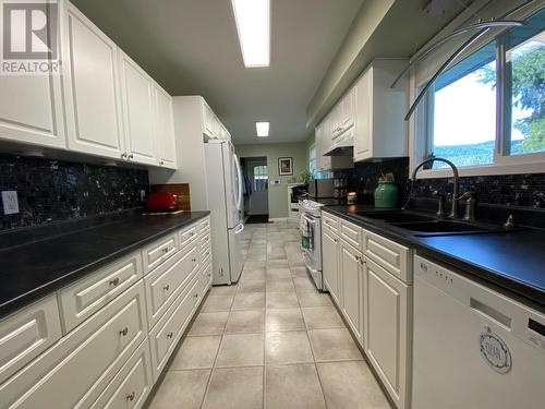 371 Deejay Road, Barriere, BC - Indoor Photo Showing Kitchen With Double Sink