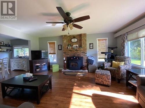 371 Deejay Road, Barriere, BC - Indoor Photo Showing Living Room With Fireplace