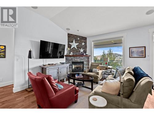 1831 Primrose Crescent, Kamloops, BC - Indoor Photo Showing Living Room With Fireplace