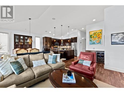 1831 Primrose Crescent, Kamloops, BC - Indoor Photo Showing Living Room