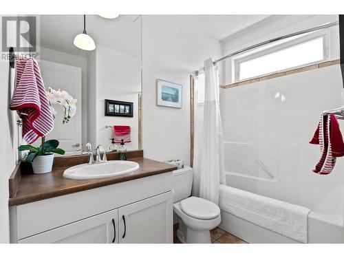 1831 Primrose Crescent, Kamloops, BC - Indoor Photo Showing Bathroom