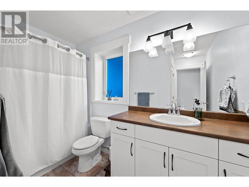 1831 Primrose Crescent, Kamloops, BC - Indoor Photo Showing Bathroom