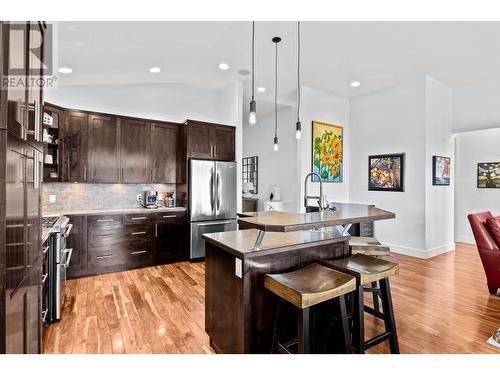 1831 Primrose Crescent, Kamloops, BC - Indoor Photo Showing Kitchen With Stainless Steel Kitchen With Upgraded Kitchen