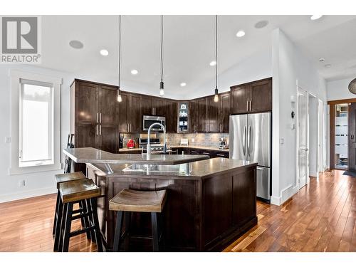 1831 Primrose Crescent, Kamloops, BC - Indoor Photo Showing Kitchen With Stainless Steel Kitchen With Double Sink With Upgraded Kitchen