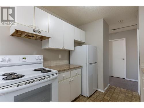 1900 Tranquille Road Unit# 19, Kamloops, BC - Indoor Photo Showing Kitchen