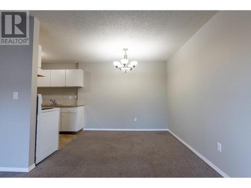 1900 Tranquille Road Unit# 19, Kamloops, BC - Indoor Photo Showing Kitchen