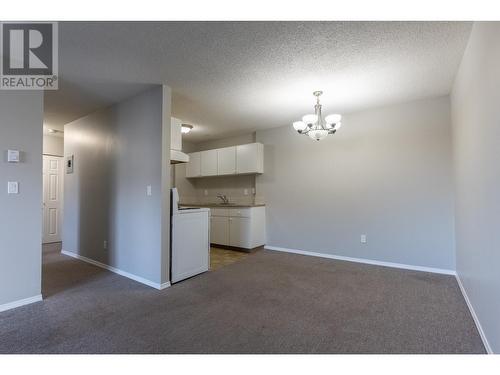 1900 Tranquille Road Unit# 19, Kamloops, BC - Indoor Photo Showing Kitchen