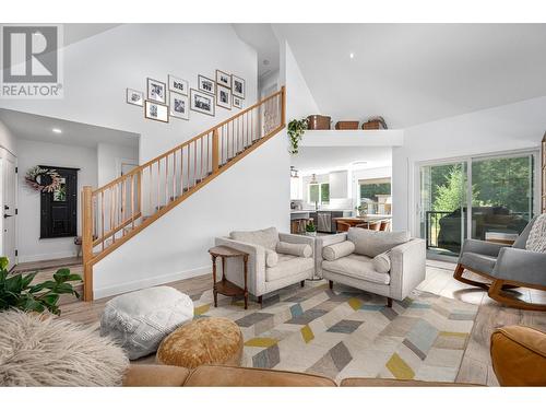 324 Orchard Lake Road, Kamloops, BC - Indoor Photo Showing Living Room