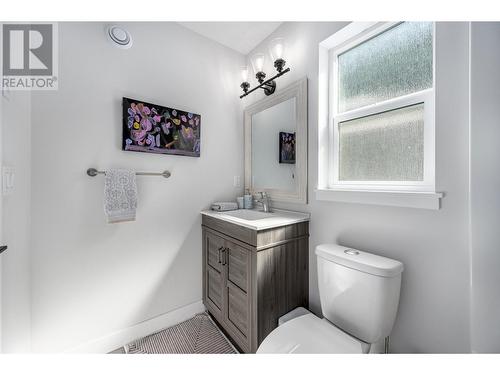 324 Orchard Lake Road, Kamloops, BC - Indoor Photo Showing Bathroom