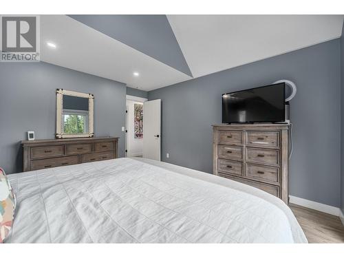 324 Orchard Lake Road, Kamloops, BC - Indoor Photo Showing Bedroom