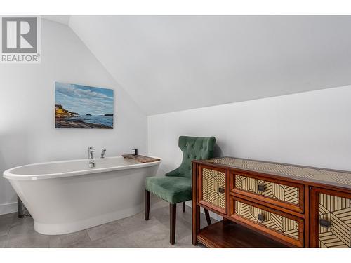 324 Orchard Lake Road, Kamloops, BC - Indoor Photo Showing Bathroom