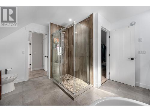 324 Orchard Lake Road, Kamloops, BC - Indoor Photo Showing Bathroom