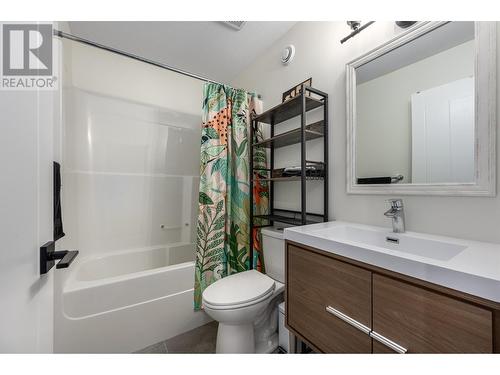 324 Orchard Lake Road, Kamloops, BC - Indoor Photo Showing Bathroom