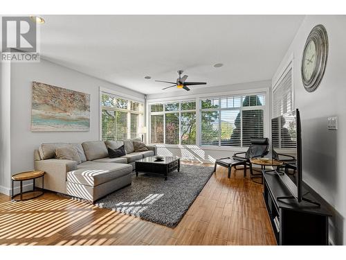 562 Trillium Court, Kamloops, BC - Indoor Photo Showing Living Room