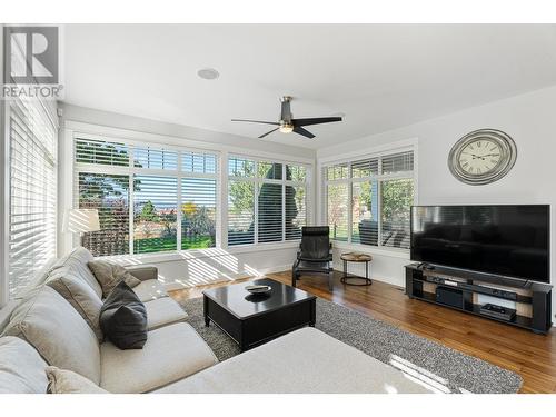 562 Trillium Court, Kamloops, BC - Indoor Photo Showing Living Room