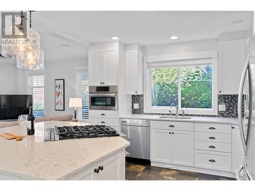 562 Trillium Court, Kamloops, BC - Indoor Photo Showing Kitchen