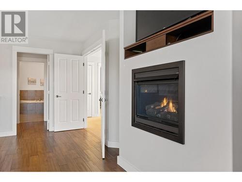 562 Trillium Court, Kamloops, BC - Indoor With Fireplace