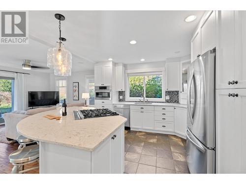 562 Trillium Court, Kamloops, BC - Indoor Photo Showing Kitchen With Upgraded Kitchen