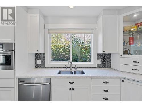 562 Trillium Court, Kamloops, BC - Indoor Photo Showing Kitchen With Double Sink