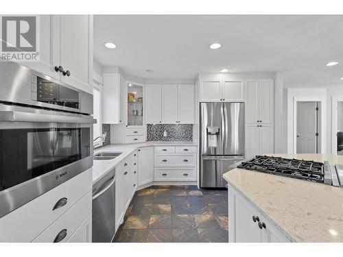 562 Trillium Court, Kamloops, BC - Indoor Photo Showing Kitchen With Double Sink