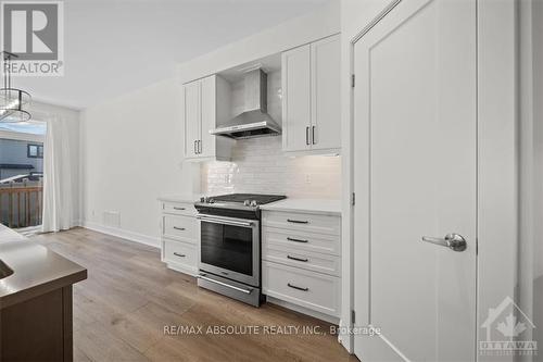 8 Taber Street, Carleton Place, ON - Indoor Photo Showing Kitchen With Upgraded Kitchen