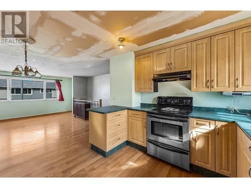 800 Valhalla Drive Unit# 31, Kamloops, BC - Indoor Photo Showing Kitchen