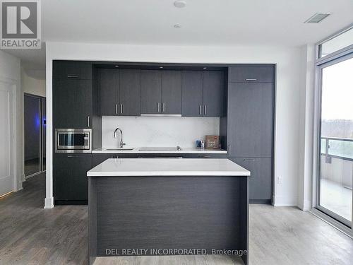 604 - 10 Inn On The Park Drive, Toronto, ON - Indoor Photo Showing Kitchen