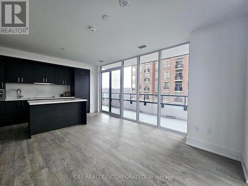 604 - 10 Inn On The Park Drive, Toronto, ON - Indoor Photo Showing Kitchen