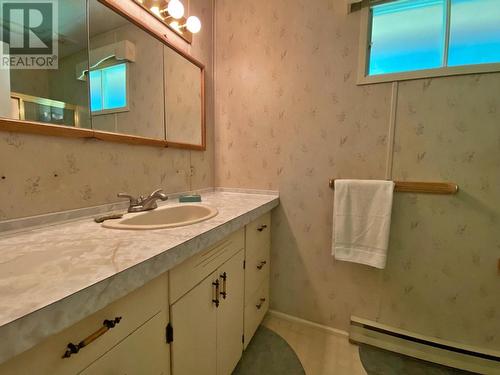 2055 Agate Bay Road, Barriere, BC - Indoor Photo Showing Bathroom