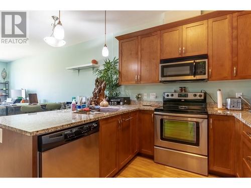 689 Tranquille Road Unit# 612, Kamloops, BC - Indoor Photo Showing Kitchen With Stainless Steel Kitchen With Double Sink