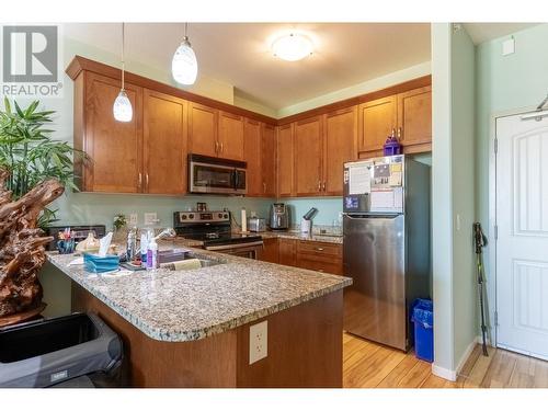 689 Tranquille Road Unit# 612, Kamloops, BC - Indoor Photo Showing Kitchen