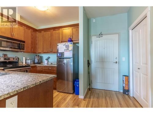 689 Tranquille Road Unit# 612, Kamloops, BC - Indoor Photo Showing Kitchen