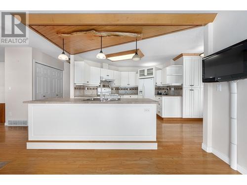 531 Oriole Way, Barriere, BC - Indoor Photo Showing Kitchen