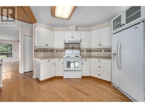 531 Oriole Way, Barriere, BC - Indoor Photo Showing Kitchen