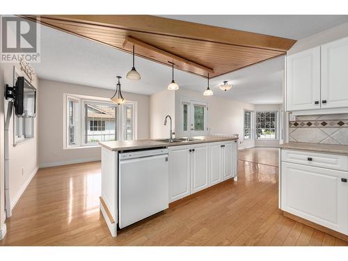 531 Oriole Way, Barriere, BC - Indoor Photo Showing Kitchen With Double Sink