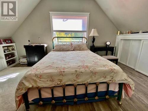 2916 Barriere Lakes Road, Barriere, BC - Indoor Photo Showing Bedroom