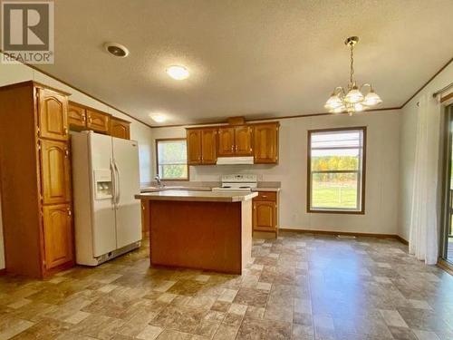 2916 Barriere Lakes Road, Barriere, BC - Indoor Photo Showing Kitchen