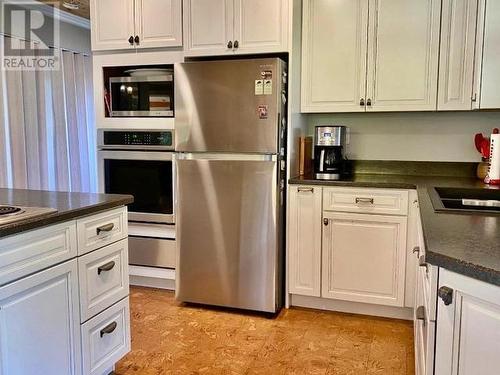 2916 Barriere Lakes Road, Barriere, BC - Indoor Photo Showing Kitchen