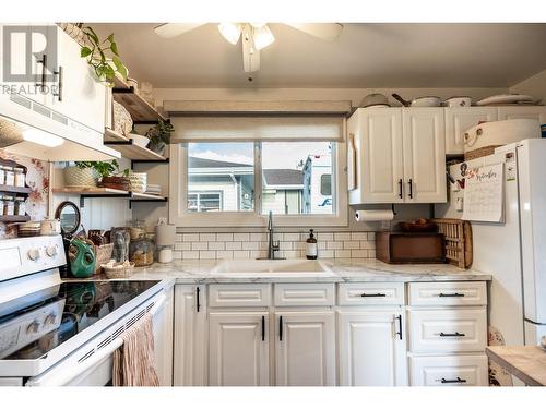 16 Galena Avenue, Logan Lake, BC - Indoor Photo Showing Kitchen