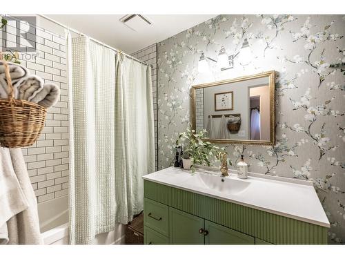 16 Galena Avenue, Logan Lake, BC - Indoor Photo Showing Bathroom