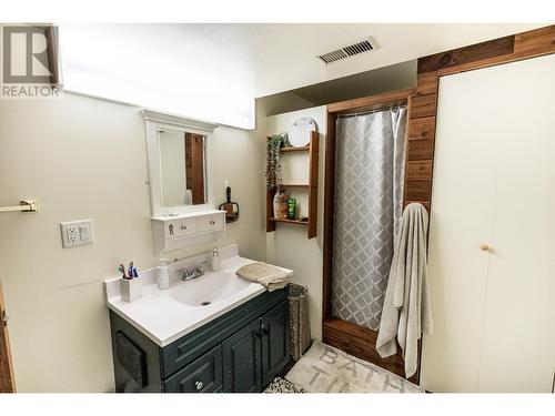 16 Galena Avenue, Logan Lake, BC - Indoor Photo Showing Bathroom