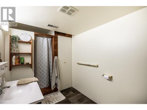 16 Galena Avenue, Logan Lake, BC - Indoor Photo Showing Bathroom