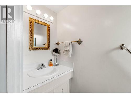 1344 Kenora Road, Kamloops, BC - Indoor Photo Showing Bathroom