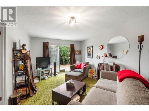 1344 Kenora Road, Kamloops, BC - Indoor Photo Showing Living Room