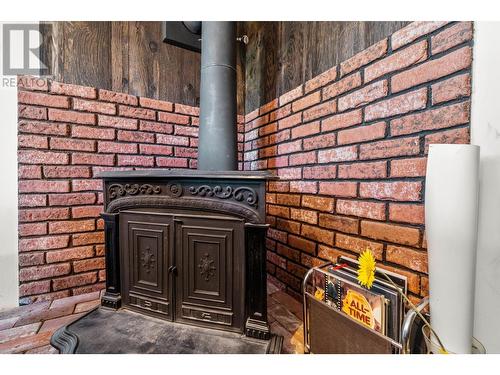 1344 Kenora Road, Kamloops, BC - Indoor Photo Showing Other Room With Fireplace