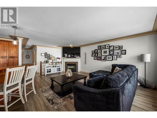 2210 Qu'Appelle Boulevard Unit# 23, Kamloops, BC - Indoor Photo Showing Living Room With Fireplace