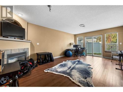 2210 Qu'Appelle Boulevard Unit# 23, Kamloops, BC - Indoor Photo Showing Living Room With Fireplace