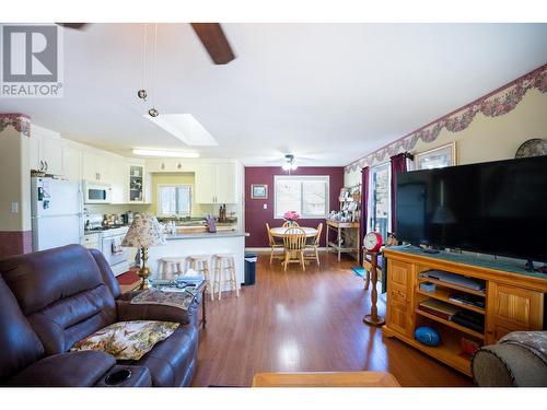 265 Nelson Avenue, Kamloops, BC - Indoor Photo Showing Living Room