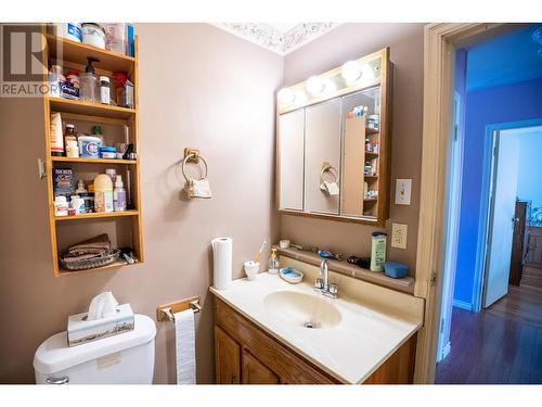 265 Nelson Avenue, Kamloops, BC - Indoor Photo Showing Bathroom